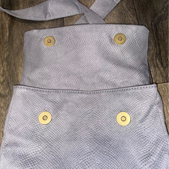 Anthropologie Gray Snake Skin Fold Over Crossbody Purse Bag Adjustable Strap - Picture 6 of 6